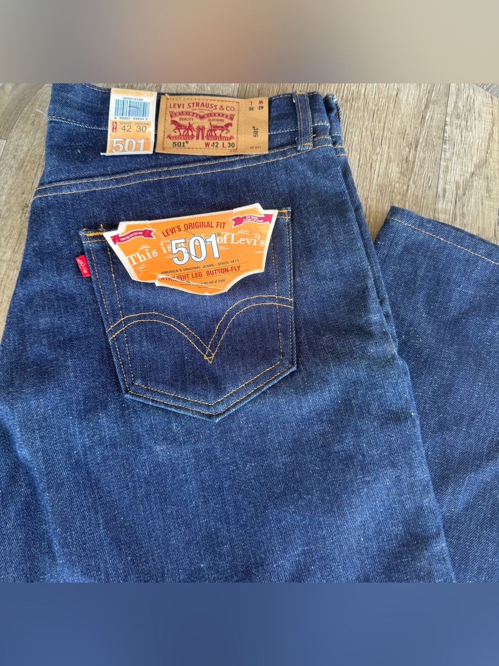 501 Levi’s Jeans New With Tags Men’s Size 42x30 Button Fly Straight Leg Denim